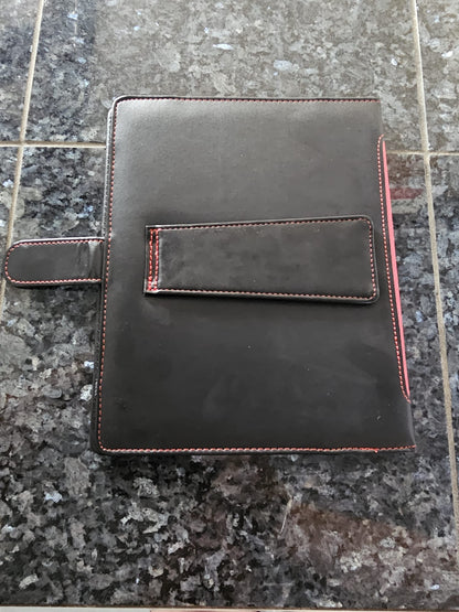 Personalisierte Tablethülle – schwarz-rot
