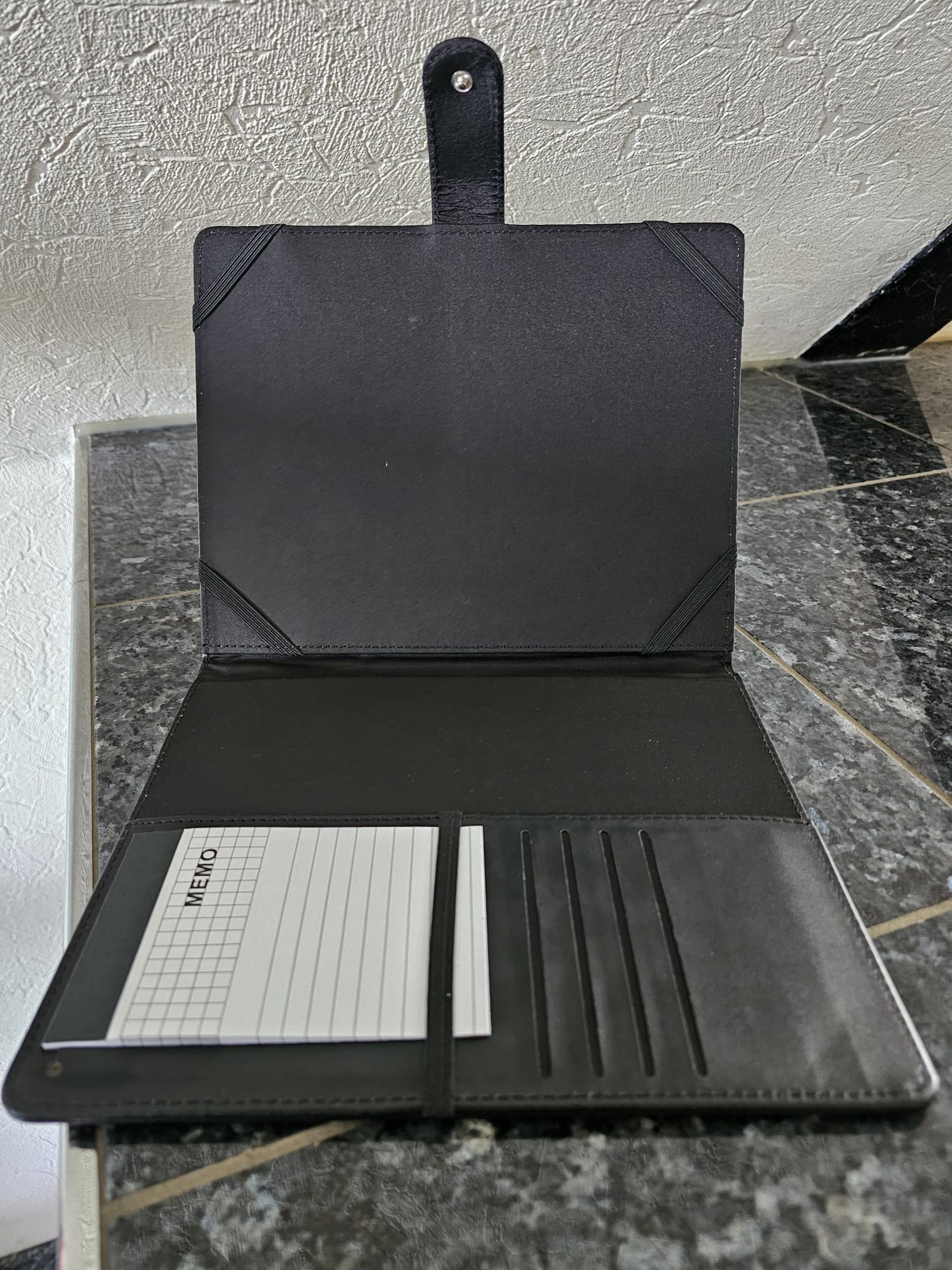 Personalisierte Tablethülle – schwarz-rot